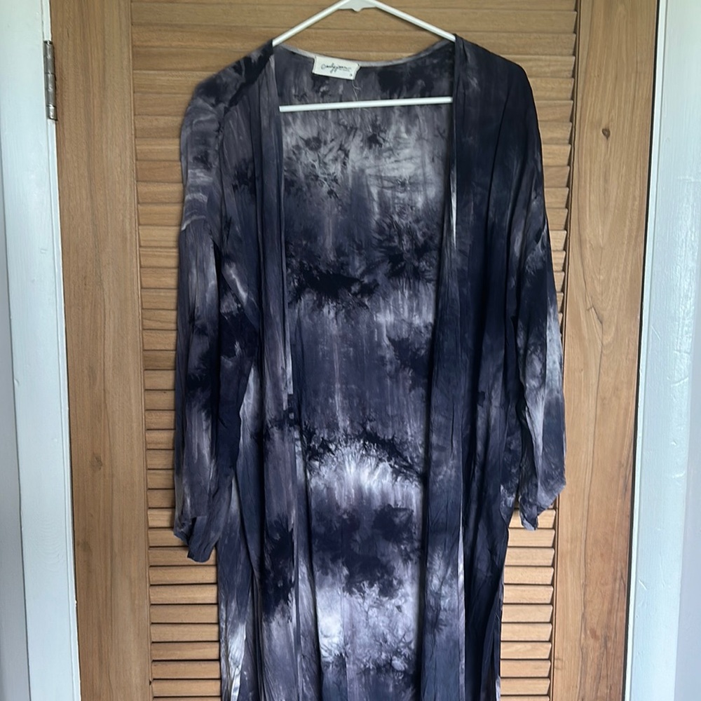 Carly Jean Los Angeles Kimono